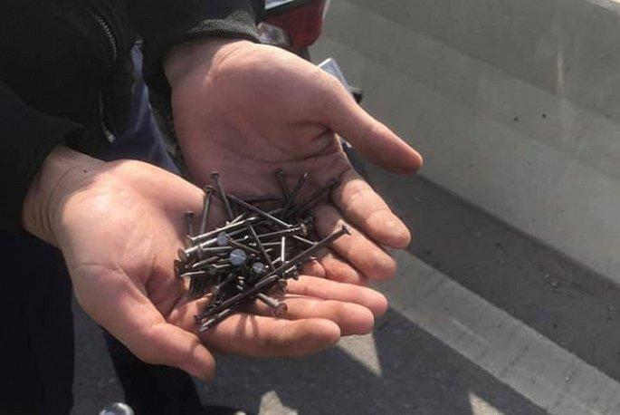 Kẻ rải đinh trên cầu vượt biển Tân Vũ - Lạch Huyện là thợ sửa xe-3