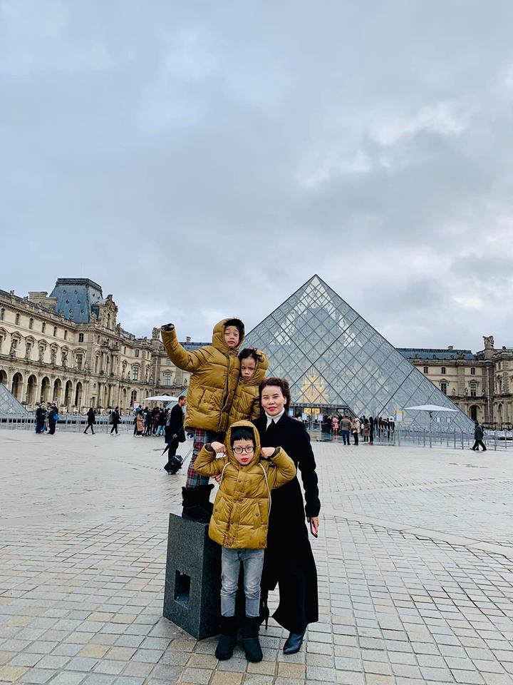 Hồ Ngọc Hà đưa gia đình xuất ngoại tới quê hương người tình Kim Lý đón Noel-3