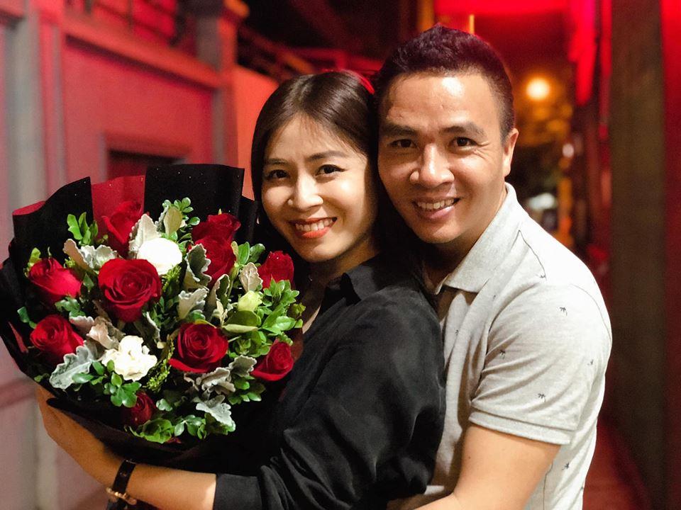 Như chưa hề xảy ra chuyện giận dỗi: MC Hoàng Linh liên tục làm điều bất ngờ dành tặng hôn phu-11