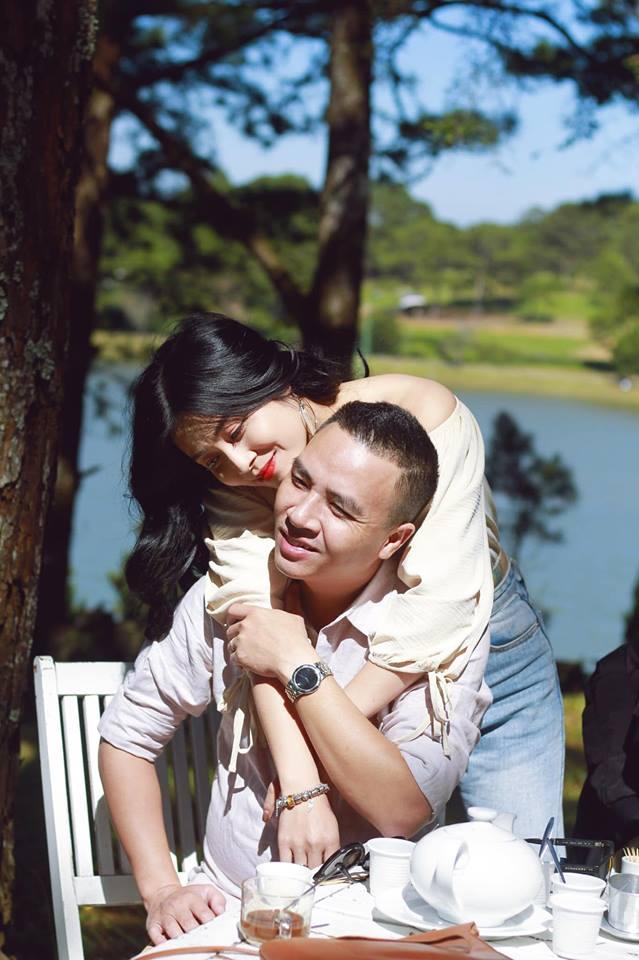 Như chưa hề xảy ra chuyện giận dỗi: MC Hoàng Linh liên tục làm điều bất ngờ dành tặng hôn phu-8