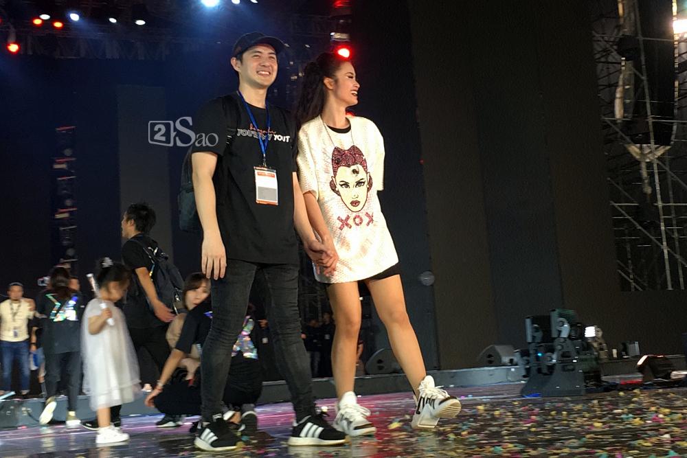 Nghe Đông Nhi nói cảm ơn anh yêu, Ông Cao Thắng rơm rớm nước mắt-15