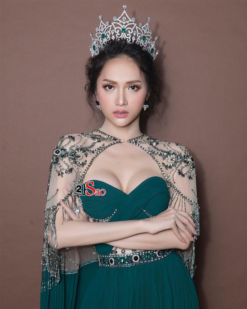 Hương Giang Idol lộ ngực méo mó trong hậu trường chụp ảnh chuẩn bị Miss International Queen 2019-6