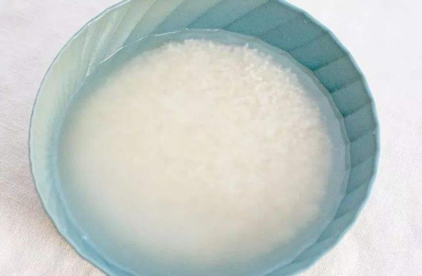 Đừng vo gạo rồi nấu ngay, cho thêm ít nguyên liệu này đảm bảo cơm mềm, thơm căng bóng-2