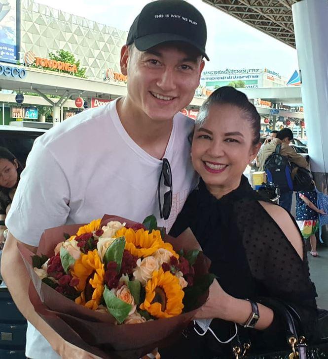 Chim công làng múa tiễn thủ môn Lâm Tây đi chuẩn bị Asian Cup-3