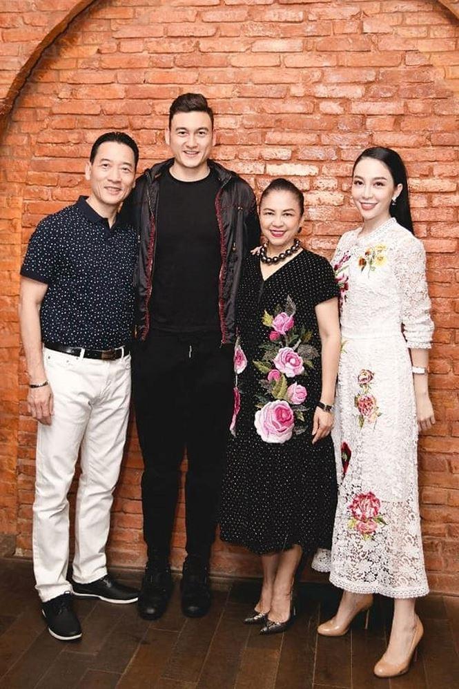 Chim công làng múa tiễn thủ môn Lâm Tây đi chuẩn bị Asian Cup-12