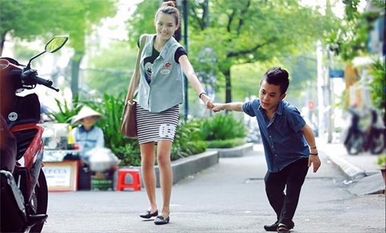 Chia tay người mẫu xinh đẹp, chàng lùn 1m26 - Xuân Tiến công bố hình ảnh bạn gái mới có nhan sắc đẹp tựa hotgirl?-1
