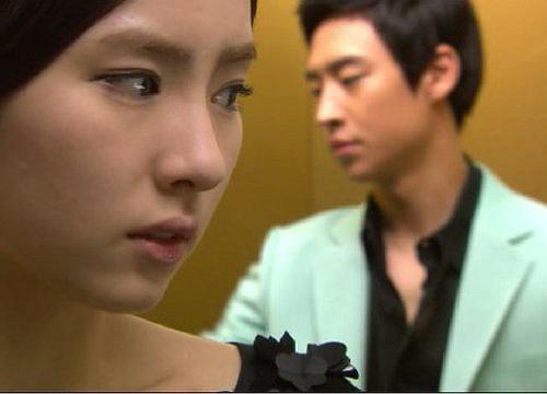 Vợ đòi ngủ riêng sau chuyến chồng đi công tác, tôi run rẩy khi biết được lý do-1