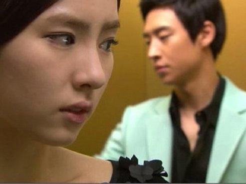 Vợ đòi ngủ riêng sau chuyến chồng đi công tác, tôi run rẩy khi biết được lý do