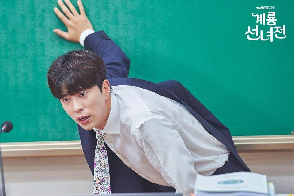 Điểm danh ngay 5 bộ cánh Giáng sinh lấy cảm hứng từ các bộ phim Hàn Quốc!-15