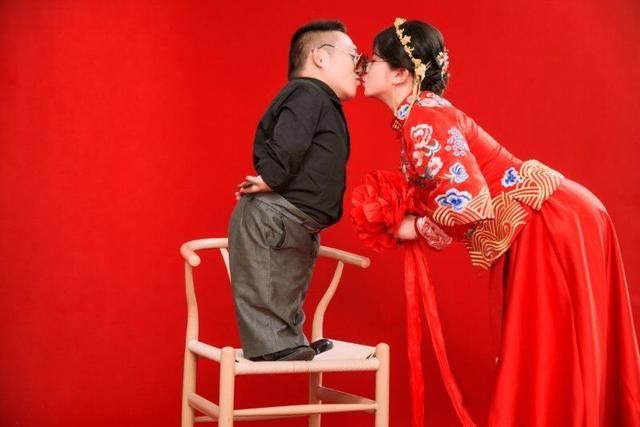 Đám cưới của cô dâu cao 1,6m và chú rể 90cm gây xôn xao mạng xã hội-4