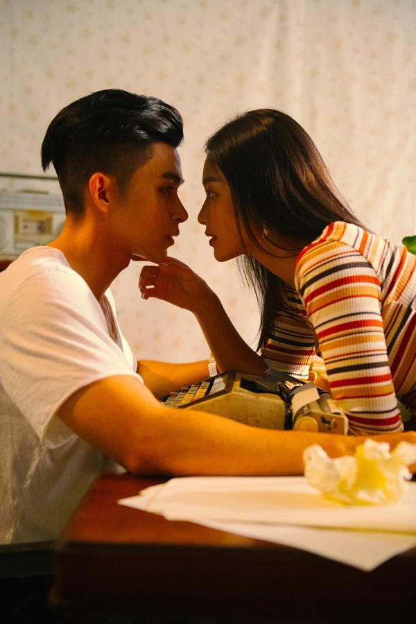 Vpop mùa giáng sinh: Jun Phạm hôn say đắm Khả Ngân - Mai Tiến Dũng bất ngờ đốn tim fan với hình ảnh mới-1