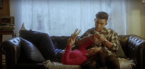 Vpop mùa giáng sinh: Jun Phạm hôn say đắm Khả Ngân - Mai Tiến Dũng bất ngờ đốn tim fan với hình ảnh mới-4