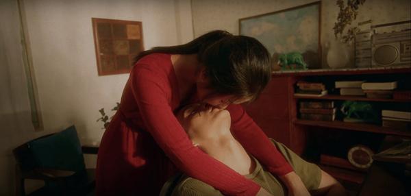 Vpop mùa giáng sinh: Jun Phạm hôn say đắm Khả Ngân - Mai Tiến Dũng bất ngờ đốn tim fan với hình ảnh mới-5