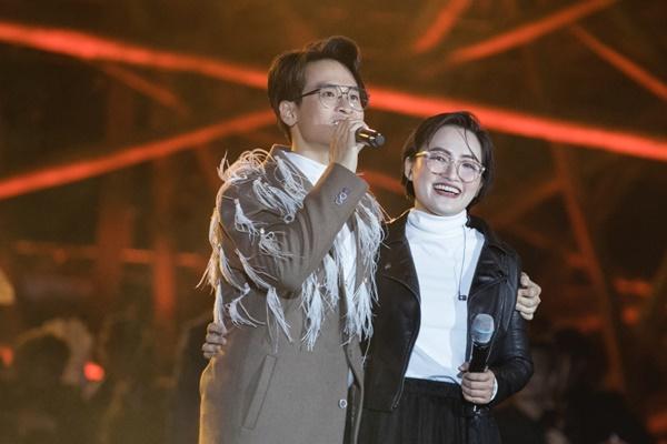 Khán giả xếp hàng, đội ô giữa trời mưa lạnh để được nghe Hà Anh Tuấn kể chuyện tình-11