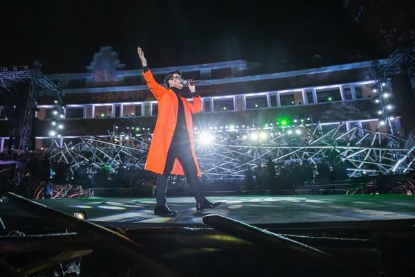 Khán giả xếp hàng, đội ô giữa trời mưa lạnh để được nghe Hà Anh Tuấn kể chuyện tình-15