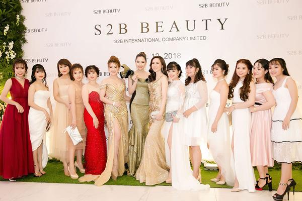 Văn Anh - Tú Vi tình tứ dự sự kiện ‘S2B convention’-9