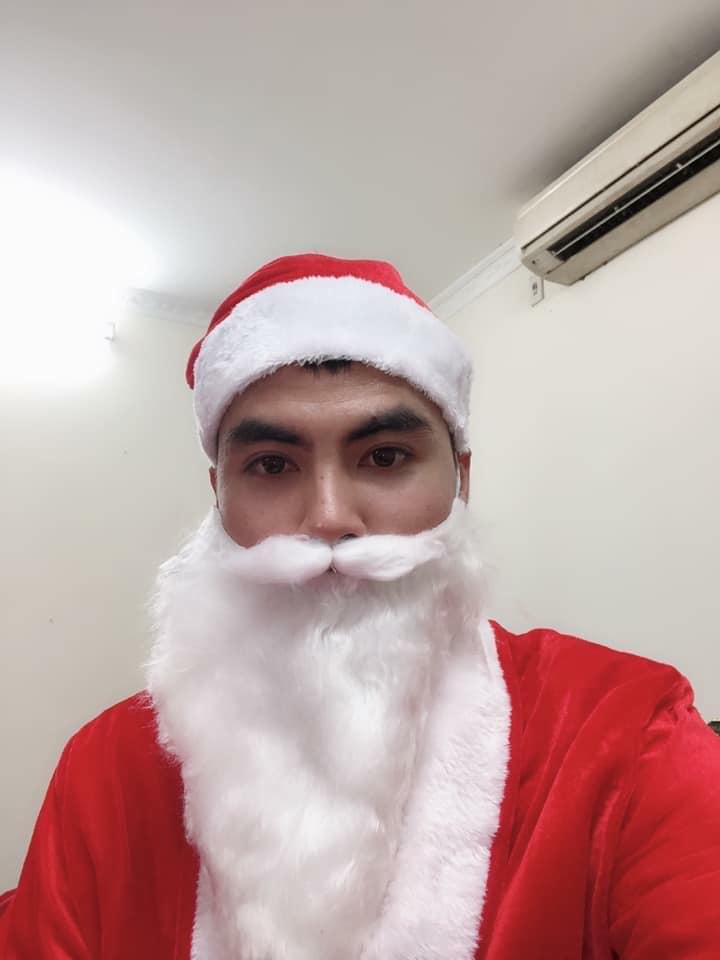 Khi các cầu thủ hóa thân thành ông già Noel: Đức Huy hiền lành bất ngờ, Duy Mạnh ngời ngời bảnh bao-2