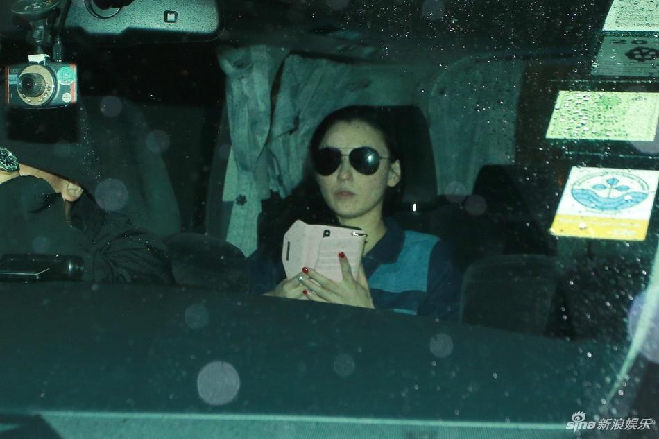 Rộ tin Tạ Đình Phong chia tay Vương Phi, quay lại với vợ cũ sau khi biết Trương Bá Chi sinh con thứ 3-6