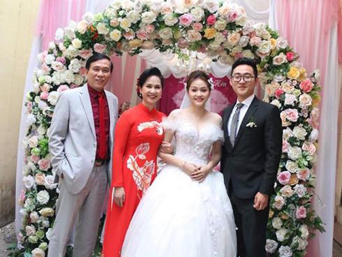 Con trai của bà 'mẹ chồng khó tính' Lan Hương lấy vợ, nhan sắc cô dâu không phải dạng vừa