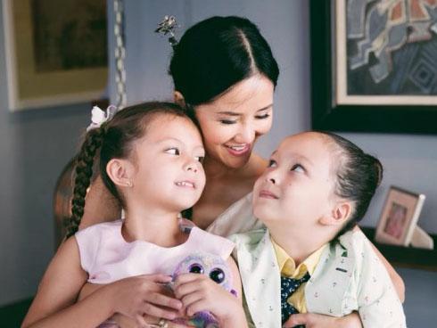 Diva Hồng Nhung: 'Dù mặc áo giáp nào, tôi cũng sẽ bị xuyên thủng khi biến cố chạm tới 2 con'