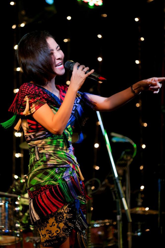 Thu Minh lần đầu phá lệ hát nhạc bolero cực ngọt-3