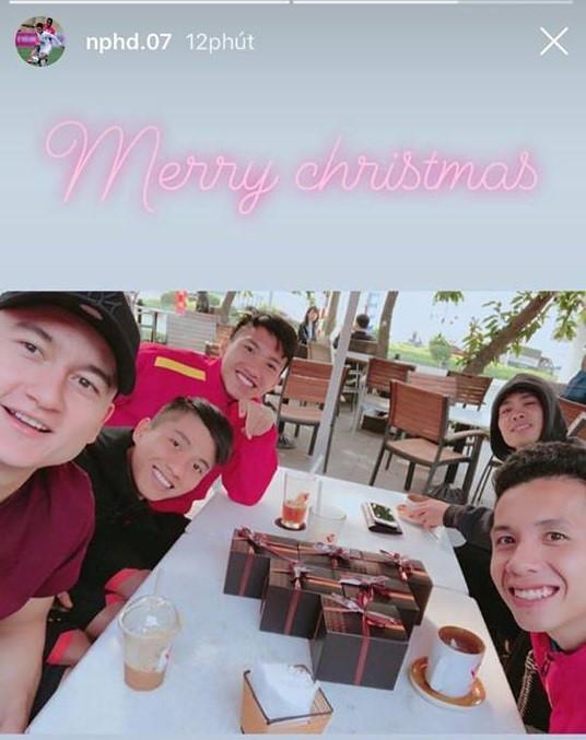 Công Phượng đón Noel bên tuyển Việt Nam, Đình Trọng đòi đi bán bưởi-9