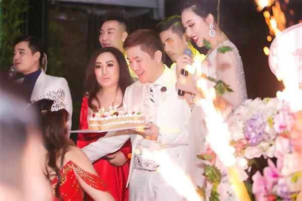 Ngày sinh nhật, bầu Hòa kêu gọi sao Việt góp quỹ từ thiện-8