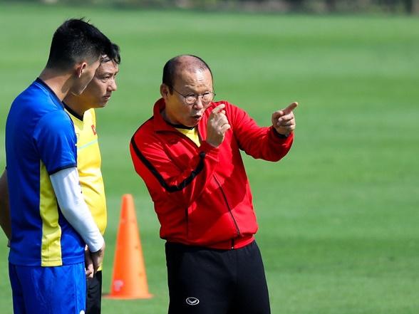 Thầy Park mời tuyển Việt Nam vừa ăn nhà hàng, vừa xem Oman, Lebanon-2