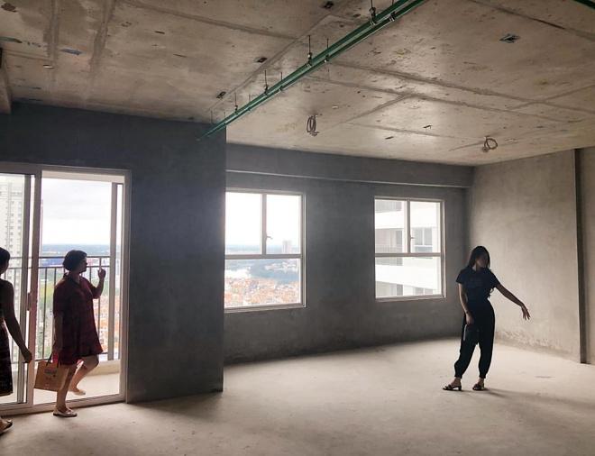 Đẳng cấp hotgirl phải như Vân Navy: Hết sắm tài sản tiền tỉ cho bố mẹ và chị gái lại tặng quà khủng chồng sắp cưới-4