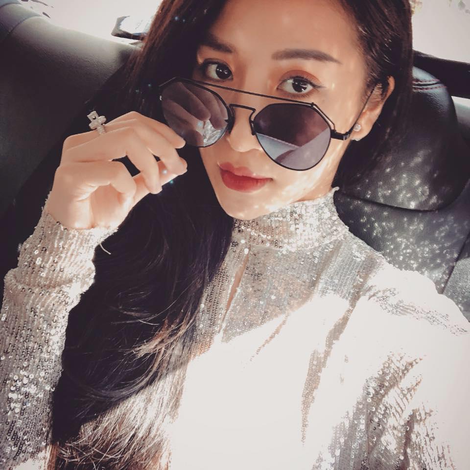 Đẳng cấp hotgirl phải như Vân Navy: Hết sắm tài sản tiền tỉ cho bố mẹ và chị gái lại tặng quà khủng chồng sắp cưới-1