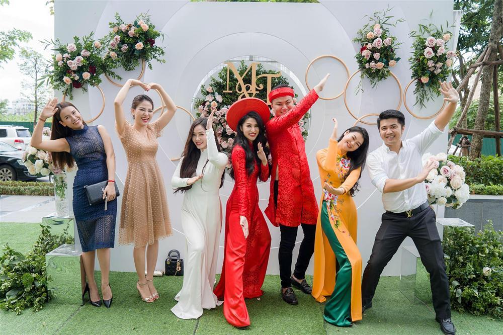 Đẳng cấp hotgirl phải như Vân Navy: Hết sắm tài sản tiền tỉ cho bố mẹ và chị gái lại tặng quà khủng chồng sắp cưới-3