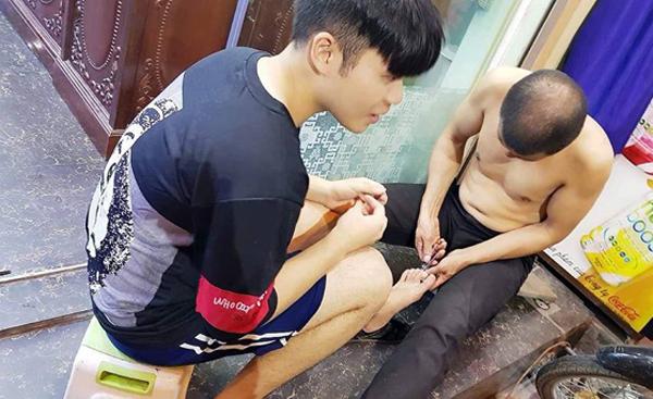 Nụ hôn từ biệt rơi nước mắt của người vợ gửi chồng hiến tạng cứu 5 người-2