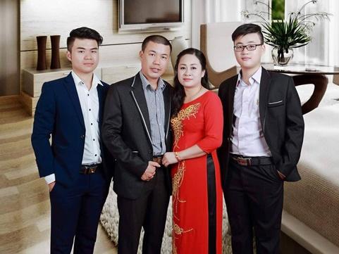 Cuộc từ biệt không nước mắt của người cha khốn khổ với cậu con độc nhất-4