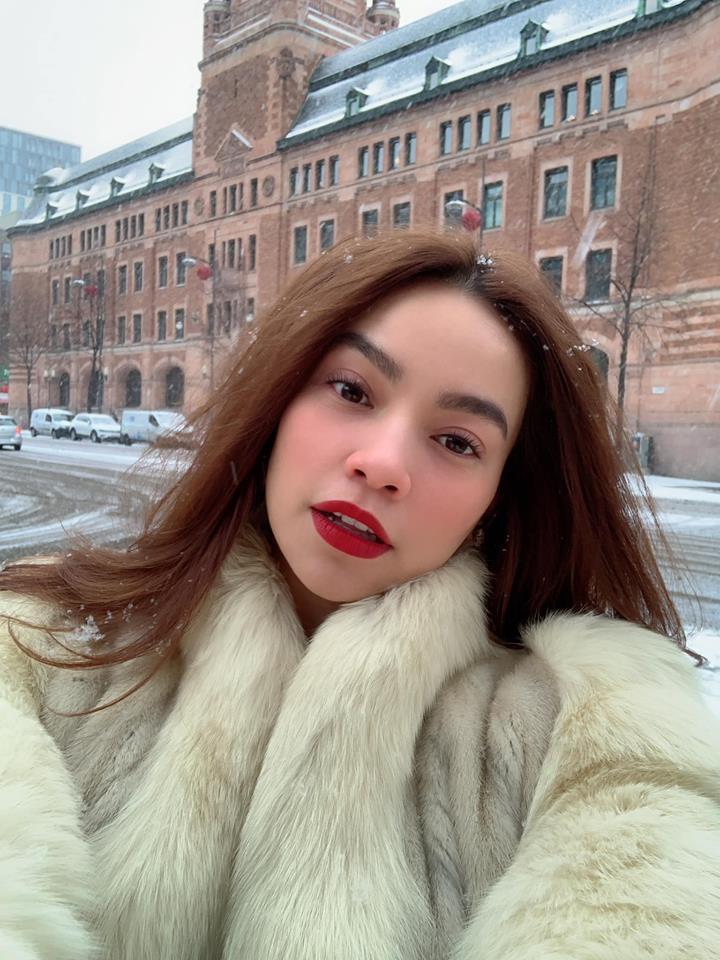 Kim Lý khóa môi Hồ Ngọc Hà tình bể bình chúc Giáng sinh an lành-1