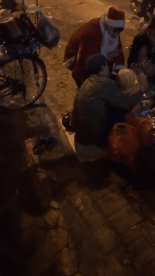 Bị chấn thương nặng, hậu vệ phải Xuân Mạnh vẫn làm điều bất ngờ đêm Giáng sinh-5