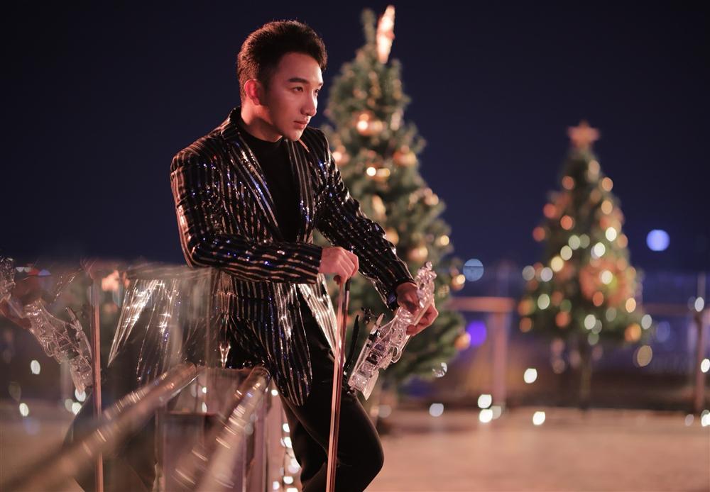 Hoàng Rob tiếp tục gây sốt với bản mashup đặc biệt ngày Giáng Sinh-2