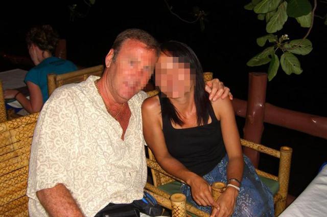 19 năm sống hạnh phúc bên bà xã quyến rũ, chồng đau đớn phát hiện ra vợ là đàn ông-1