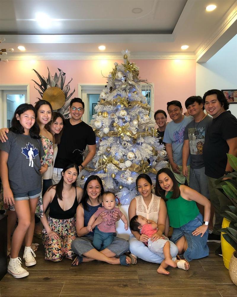 Cũng là mừng Giáng sinh thôi mà đại gia đình nhà chồng Tăng Thanh Hà khiến ai cũng phải ngước nhìn-12