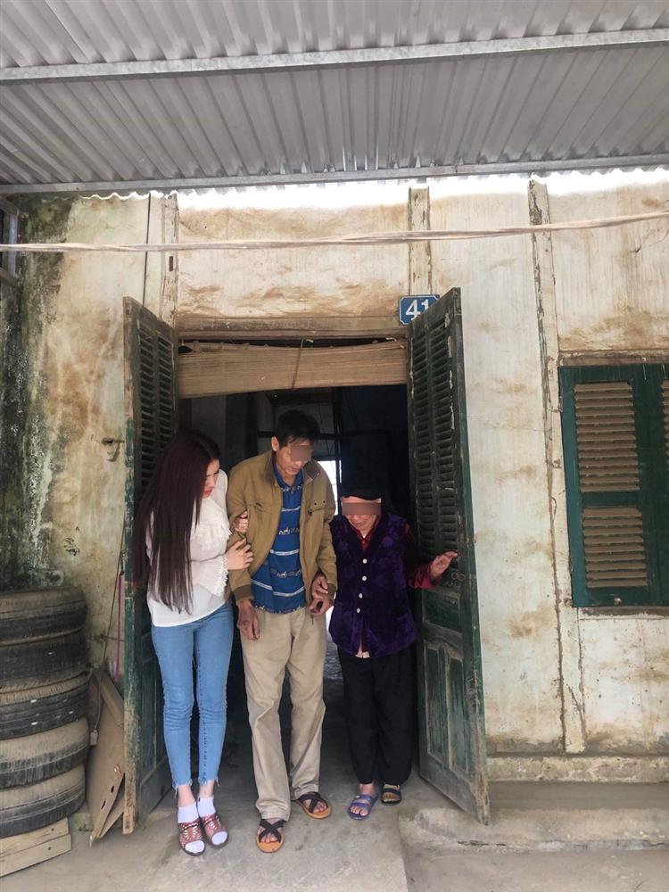 Sau màn thanh minh không bán dâm trên truyền hình, Thư Dung lại gây xôn xao với hình ảnh nhà xập xệ, bố bệnh tật-3