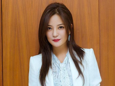 Triệu Vy đáp trả nghi vấn từ bỏ quốc tịch Trung Quốc, nhập tịch Singapore theo chồng