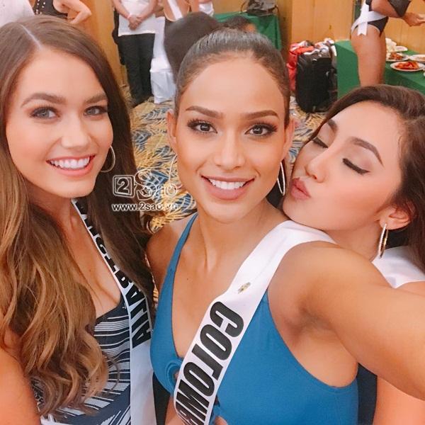 Xuất hiện 2 bản sao nét căng khiến khán giả cứ ngỡ Phạm Hương đi thi Miss Universe 3 lần-11