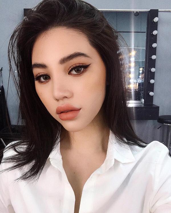 Loạt mỹ nhân Việt chẳng có họ hàng mà giống hệt chị em bởi đôi môi tều y chang từ một khuôn đúc-5