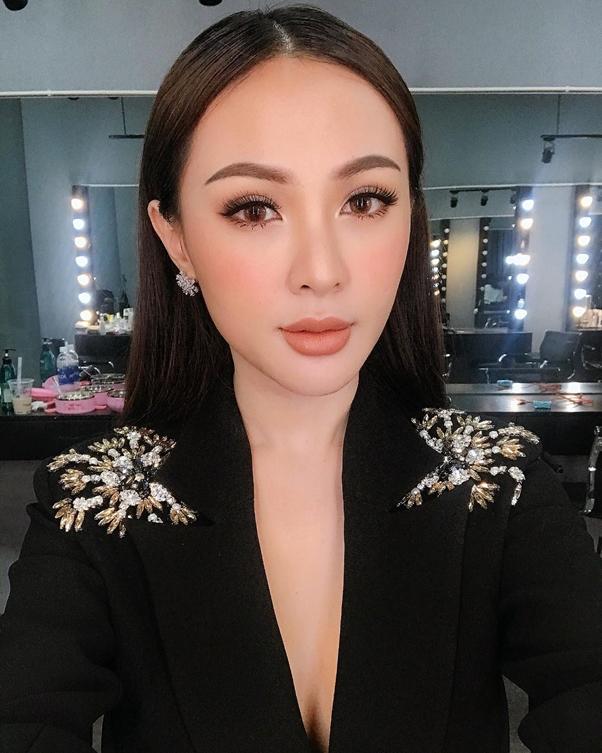 Loạt mỹ nhân Việt chẳng có họ hàng mà giống hệt chị em bởi đôi môi tều y chang từ một khuôn đúc-12