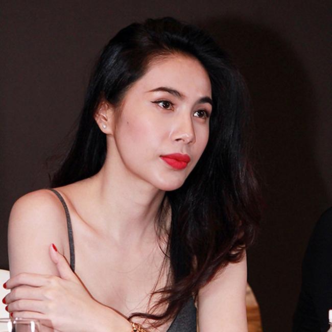 Loạt mỹ nhân Việt chẳng có họ hàng mà giống hệt chị em bởi đôi môi tều y chang từ một khuôn đúc-13