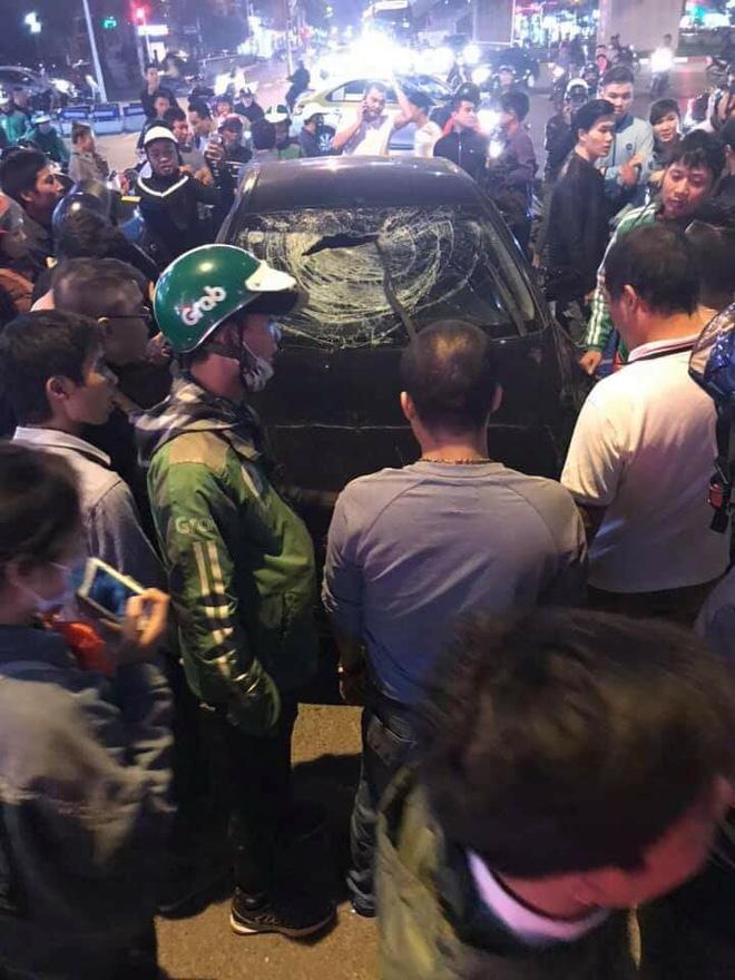 Xe điên đâm hai bà bầu trên đường Trần Duy Hưng, tài xế nói: Anh lo cho em!-4