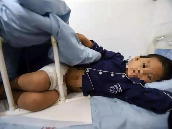 Bà cho uống nhầm nước tẩy, cháu bé 1 tuổi tử vong-1