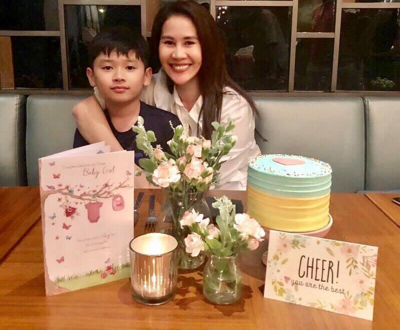 Thân Thúy Hà lộ bụng bầu sắp sinh thì đã rõ nhưng con trai 8 tuổi càng lớn càng điển trai mới khiến nhiều người xuýt xoa-3