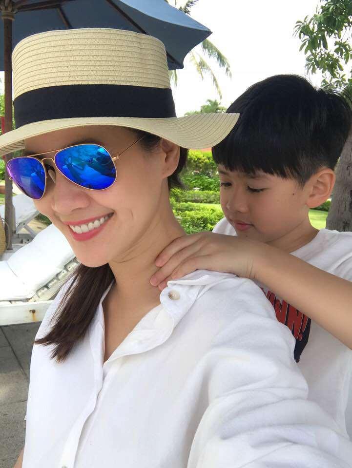 Thân Thúy Hà lộ bụng bầu sắp sinh thì đã rõ nhưng con trai 8 tuổi càng lớn càng điển trai mới khiến nhiều người xuýt xoa-2