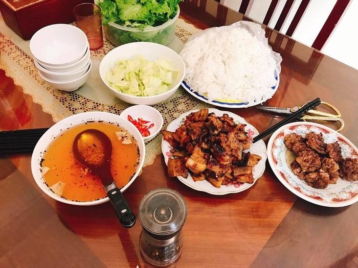 Khoe loạt mâm cơm ngon, đẹp miễn chê sau 3 tháng lấy chồng, cô gái khiến chị em nhận ra chỉ cần học hỏi là có thể nấu ăn như nhà hàng-7