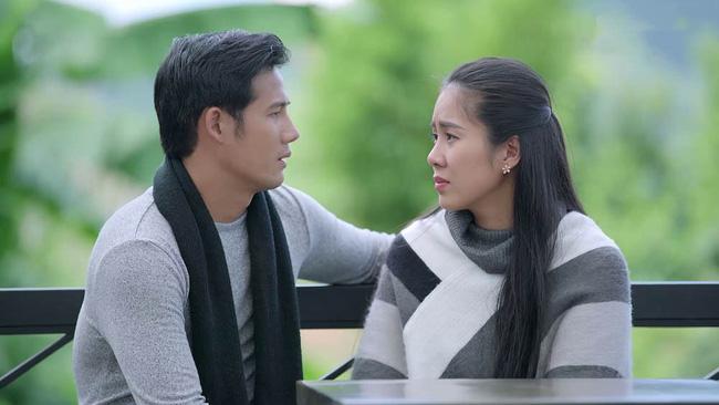 Loạt khoảnh khắc lầy lội khác xa trên phim của Hương và Tường trong Gạo nếp gạo tẻ-1